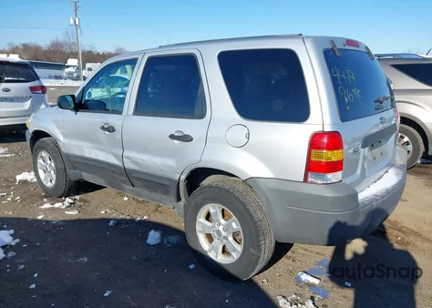 2005 Ford Escape Xlt z USA, uszkodzony, nr VIN 1FMYU93105DA11348